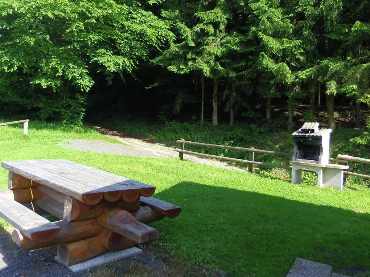 Cosy Holiday Home With Garden In Walscheid Eksteriør bilde